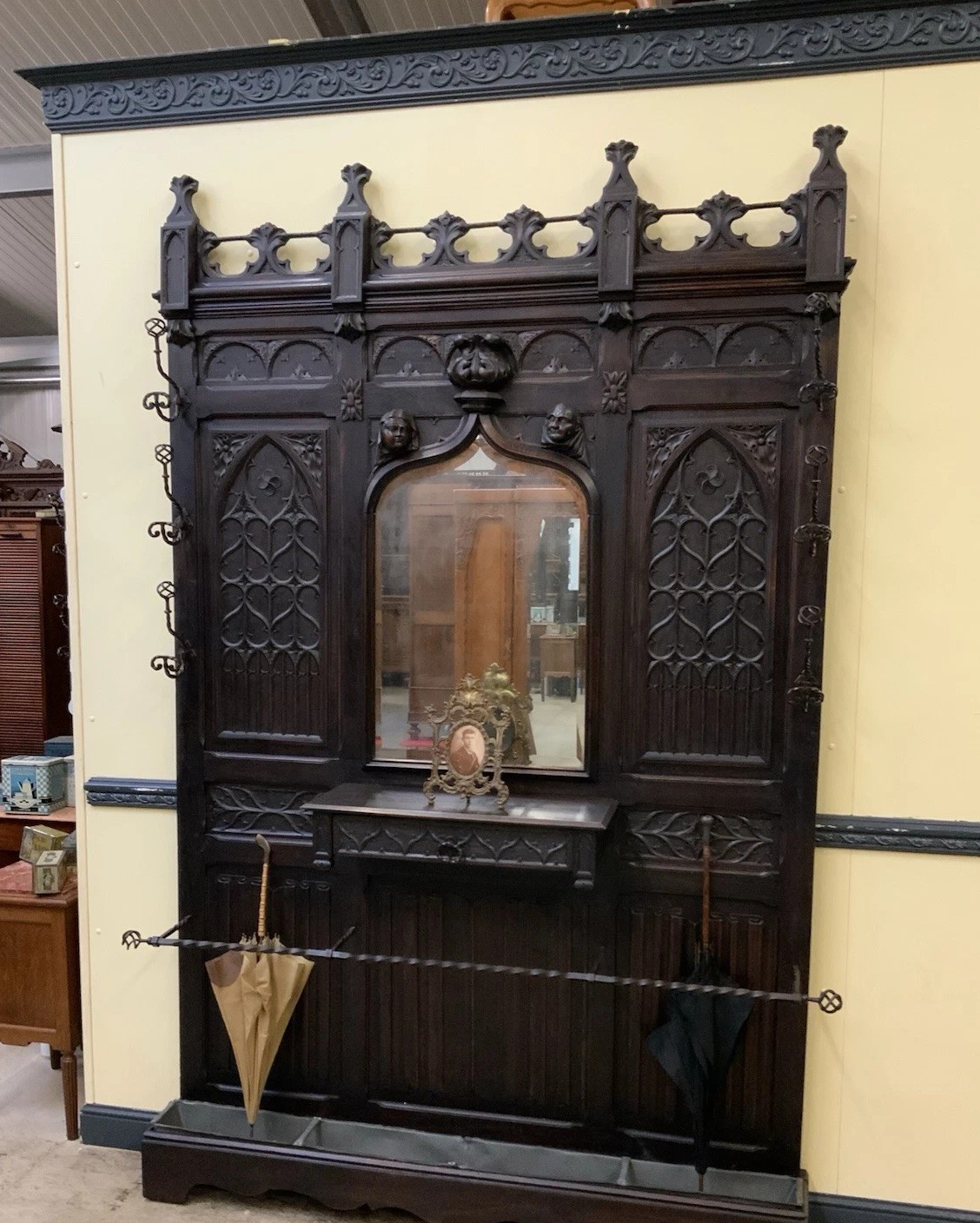 K725 Neogotycka Szafa