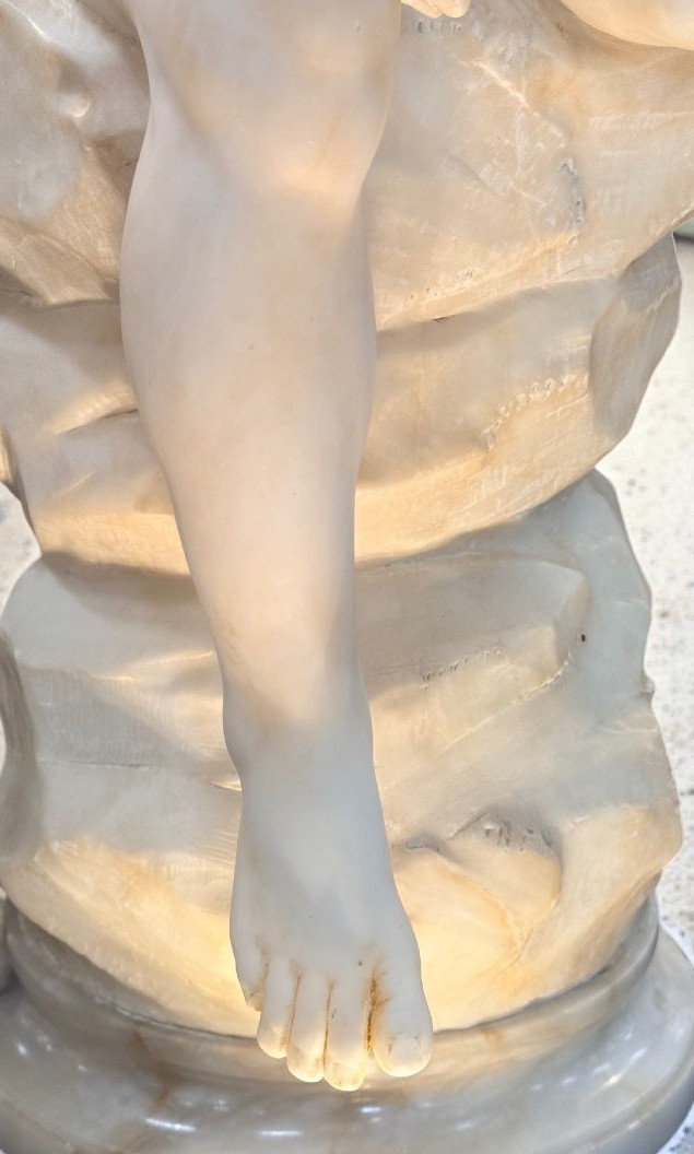 K757 Rzeźba Młodego Cheruba Bawiącego Się z Motylem - obrazek 5