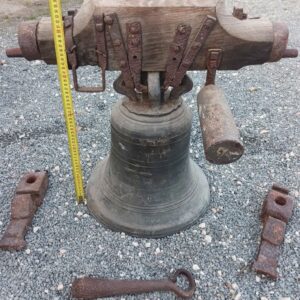 S30 Dzwon z wyrzeźbionym krzyżem, 1778 r.