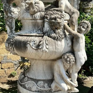 S4157 Neoklasycystyczna fontanna z cherubami, XX w.