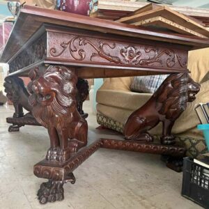 S4434 Stół na lwach